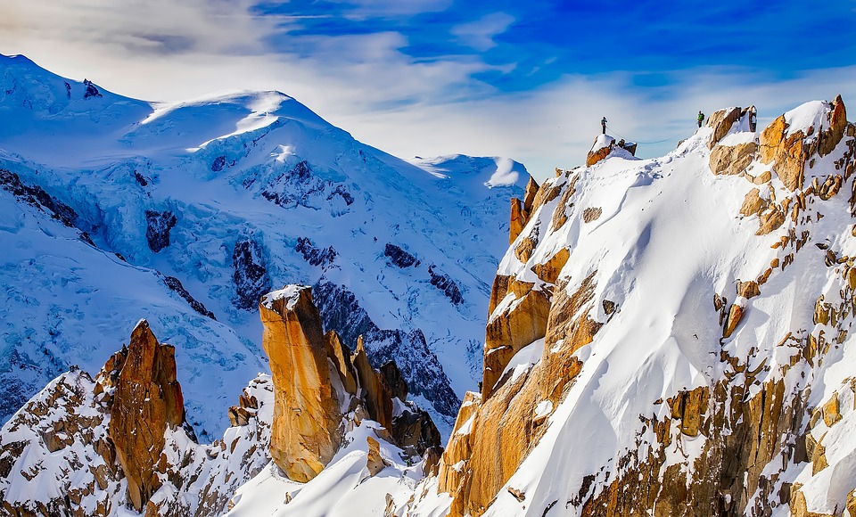 skiing