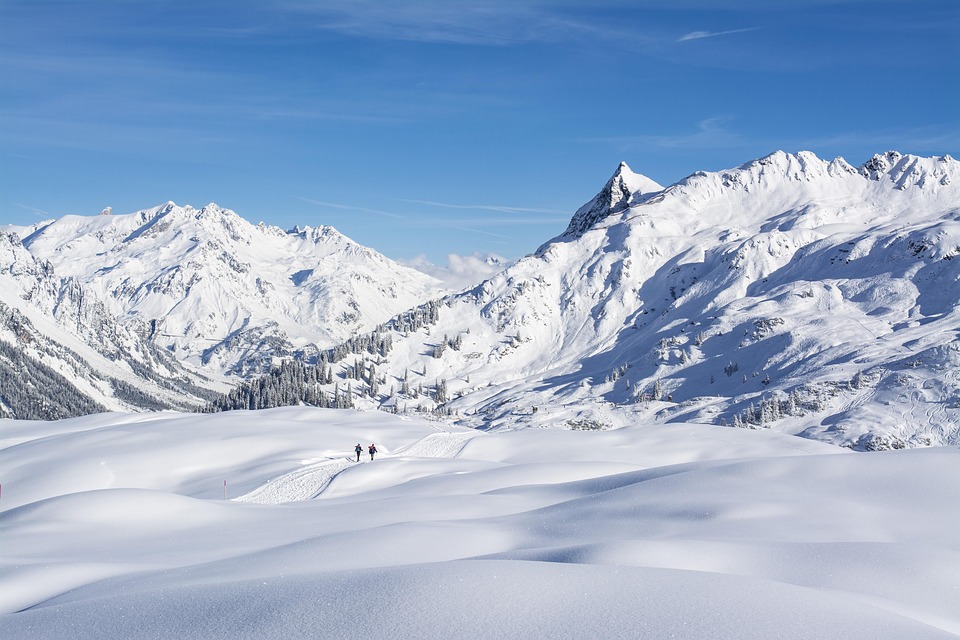 skiing